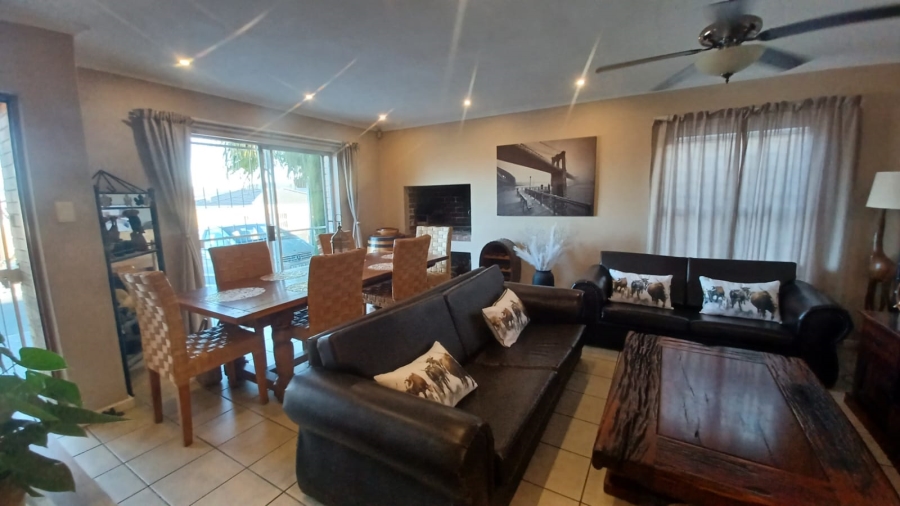 3 Bedroom Property for Sale in Protea Heights Western Cape